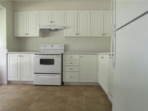 305 Briarhill Ave in London, ON - Building Photo - Building Photo