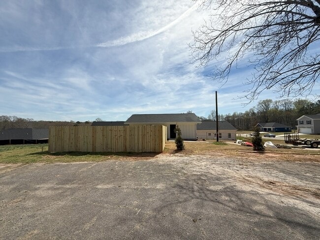 223 Charlotte Place in Statham, GA - Building Photo - Building Photo