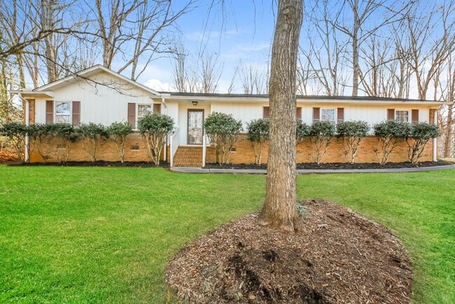 property at 121 Saratoga Dr