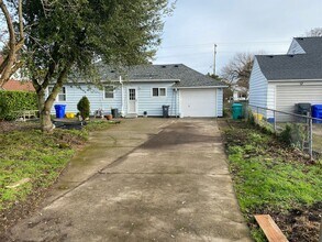 6144 N Willamette Blvd in Portland, OR - Building Photo - Building Photo