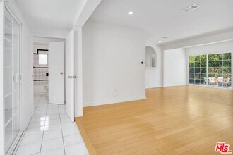 8333 Glencrest Dr in Los Angeles, CA - Building Photo - Building Photo