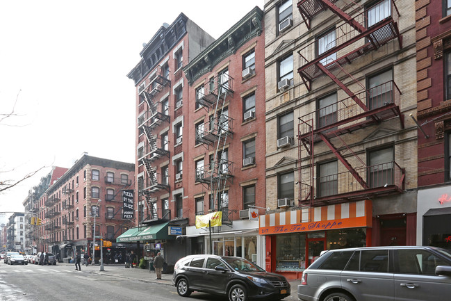 215 Mulberry St in New York, NY - Building Photo - Building Photo