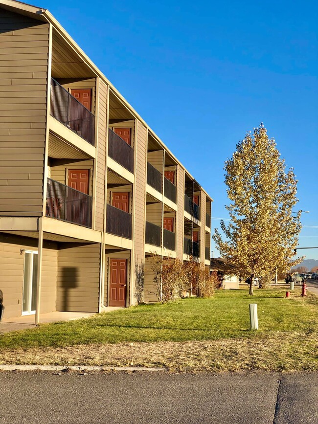 Ridge View Flats in Belgrade, MT - Building Photo - Building Photo