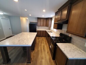 19 Hummingbird Dr in Orion Township, MI - Building Photo - Building Photo