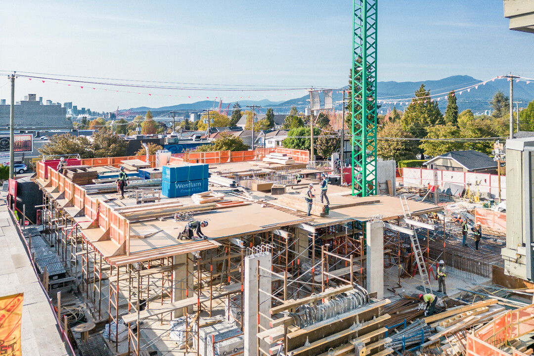 YWCA Sandy So Vista in Vancouver, BC - Building Photo