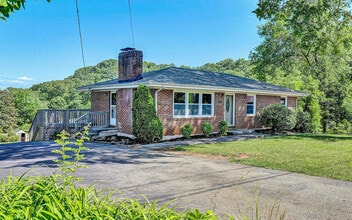 5216 Sugar Loaf Mountain Rd in Cave Spring, VA - Building Photo - Building Photo