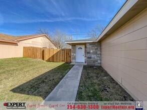 2208 Shoemaker Dr in Killeen, TX - Foto de edificio - Building Photo