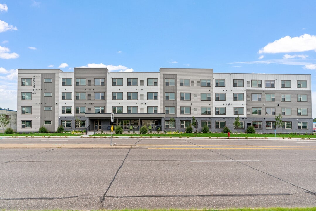 5240 in Crystal, MN - Building Photo