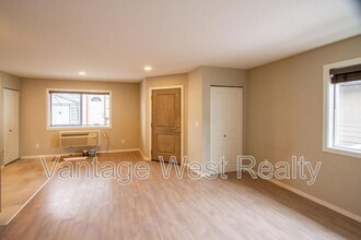 675 Christleton Ave in Kelowna, BC - Building Photo - Building Photo