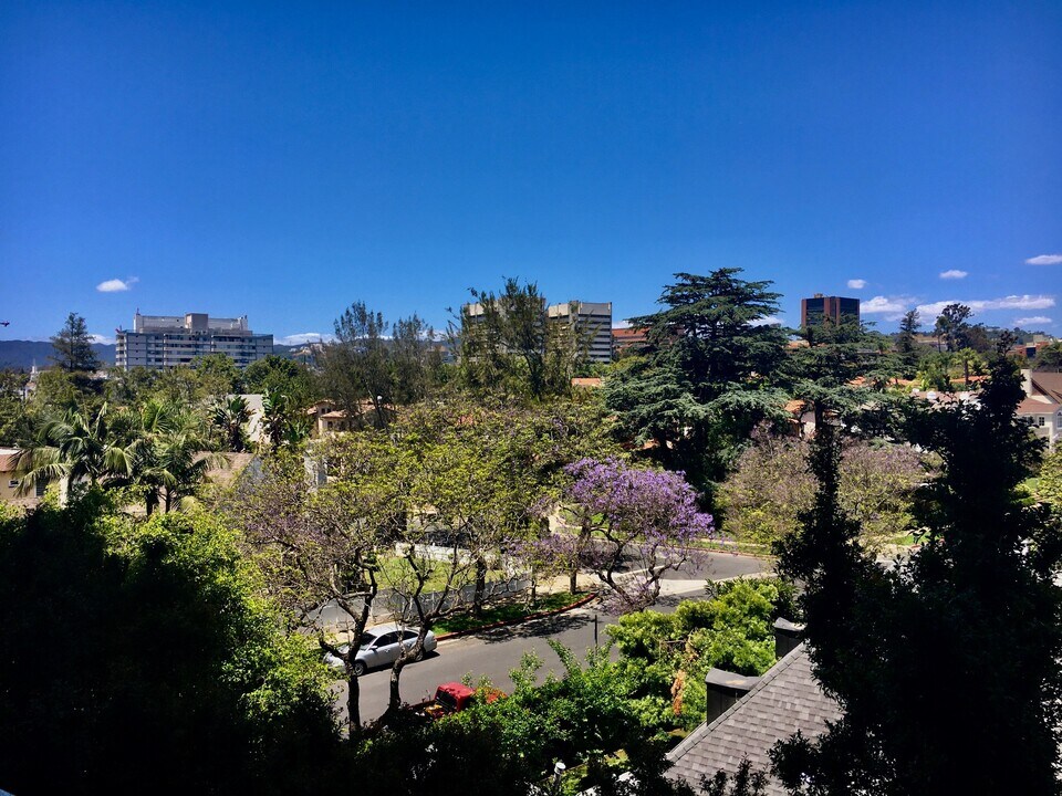 10747 Wilshire Blvd, Unit 808 in Los Angeles, CA - Building Photo