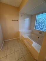 4027 Summit Valley Dr in Houston, TX - Building Photo