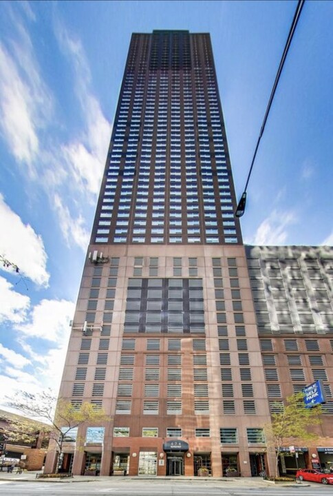 474 N Lake Shore Dr, Unit 2803 in Chicago, IL - Foto de edificio