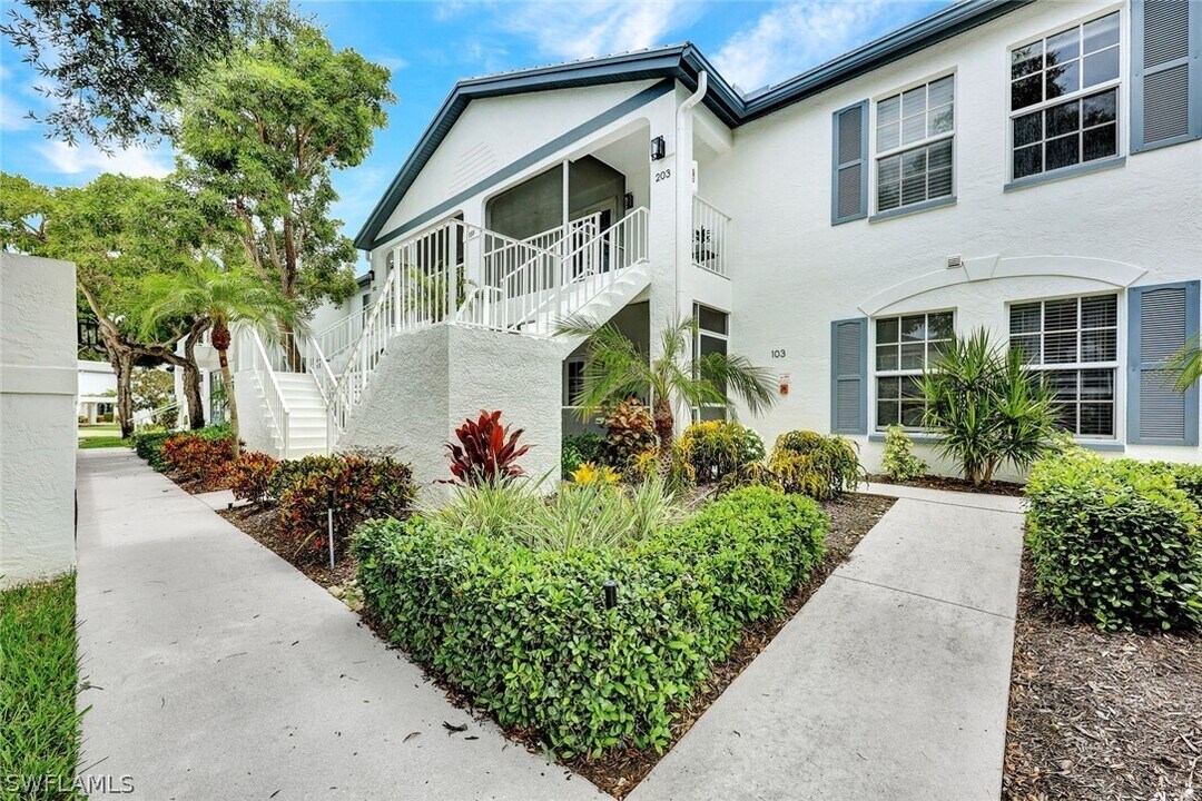 859 Tanbark Dr in Naples, FL - Building Photo