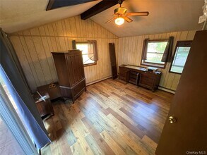 192 Woodland Dr in East Islip, NY - Building Photo - Building Photo
