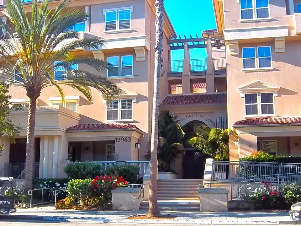 12963 W Runway Rd in Los Angeles, CA - Foto de edificio