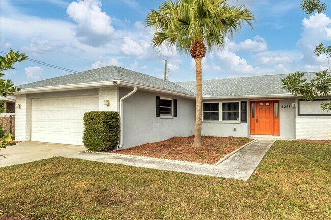 5221 Lemon Bay Dr in Venice, FL - Building Photo - Building Photo