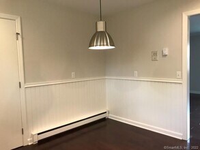 64 Raymonds Dr in Fairfield, CT - Building Photo - Building Photo
