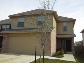 2902 Aspen Mdw in San Antonio, TX - Building Photo