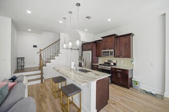 4402 McKinley St in Houston, TX - Building Photo - Building Photo