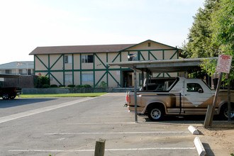 15th Street in Escondido, CA - Foto de edificio - Building Photo