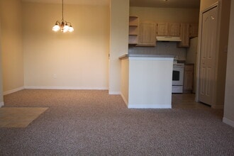 5703 Legacy Crescent Pl in Riverview, FL - Building Photo - Building Photo