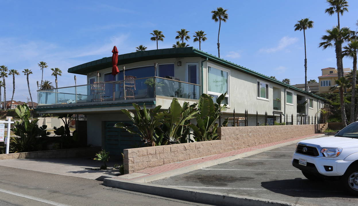 714 S The Strand in Oceanside, CA - Foto de edificio