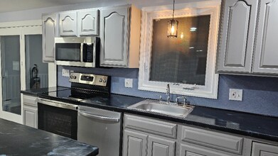 167 S Main St in East Granby, CT - Building Photo - Building Photo
