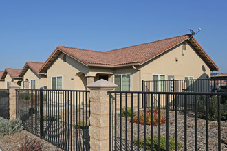 Viscaya Gardens in Dinuba, CA - Foto de edificio - Building Photo