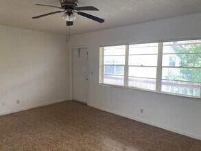 209 Norwich I in West Palm Beach, FL - Building Photo - Building Photo