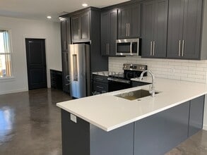 115 N Van Buren Ave in McGregor, TX - Building Photo - Building Photo