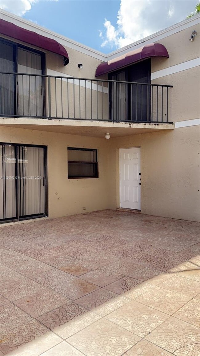 3955 Village Dr in Delray Beach, FL - Building Photo - Building Photo