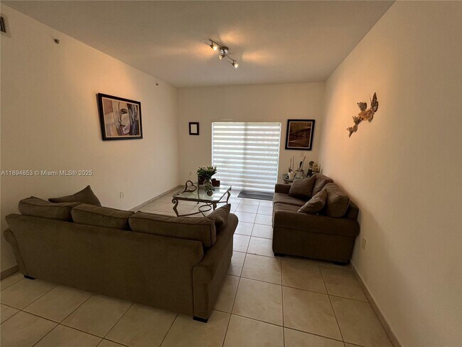 7290 NW 114th Ave in Doral, FL - Building Photo - Building Photo