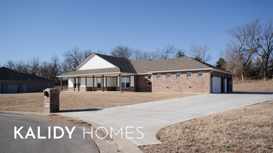 305 Kirks Holw in Jones, OK - Building Photo - Building Photo