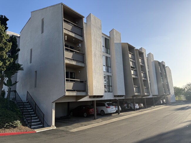 6930 Hyde Park Dr, Unit 327 in San Diego, CA - Foto de edificio - Building Photo