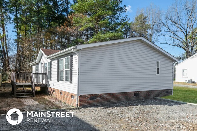 property at 615 N Hardee St
