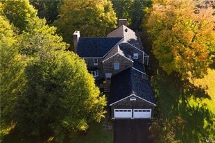 6891 Woodchuck Hill Rd in Fayetteville, NY - Building Photo