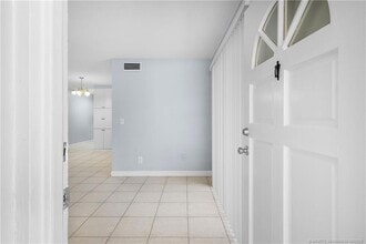 333 SE Martin Ave, Unit 1A in Stuart, FL - Building Photo - Building Photo