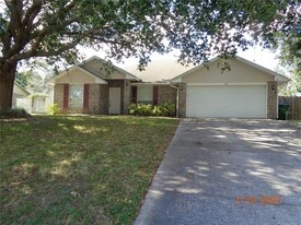 660 Tradewinds Dr in Deltona, FL - Building Photo