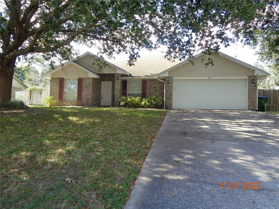660 Tradewinds Dr in Deltona, FL - Building Photo