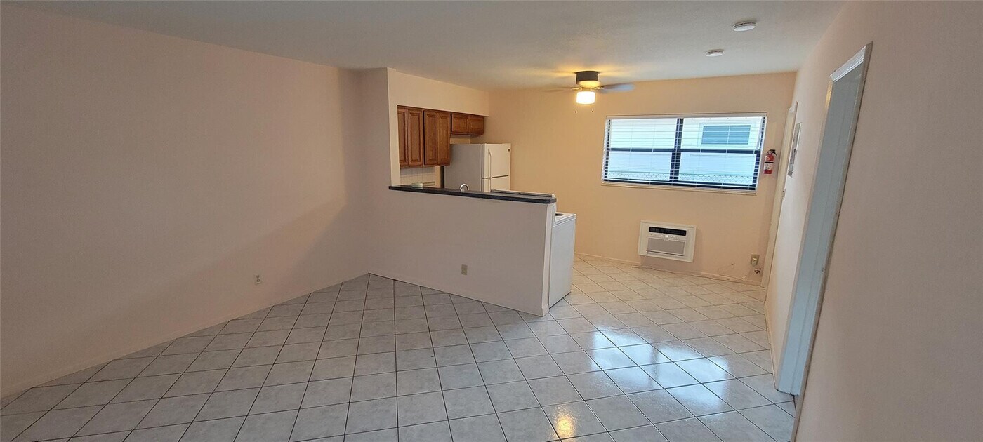 1523 NE 34th St in Oakland Park, FL - Building Photo