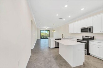 17510 Gawthrop Dr, Unit 404 in Bradenton, FL - Building Photo - Building Photo