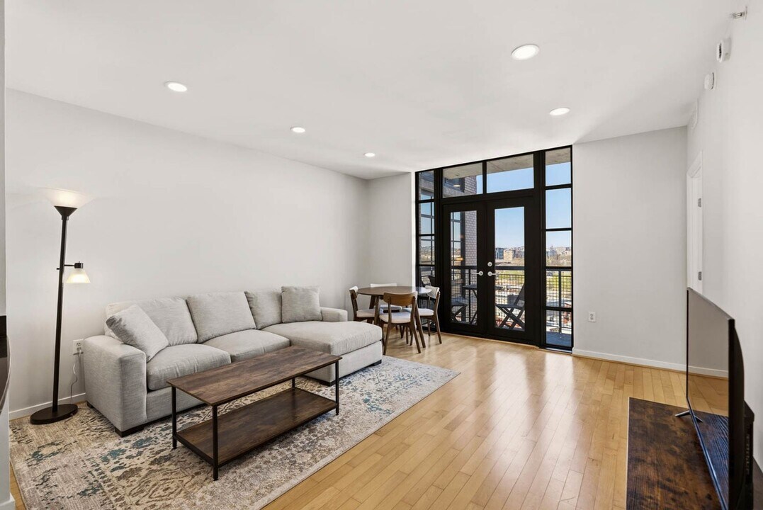 437 New York Ave NW in Washington, DC - Building Photo