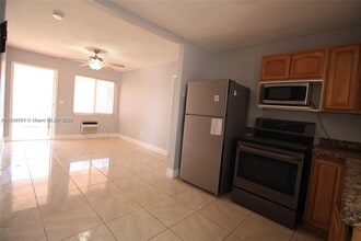 317 SE 2nd St in Hallandale Beach, FL - Building Photo - Building Photo