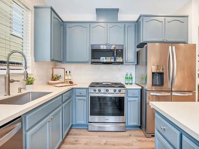 property at 5470 Gold Creek Cir