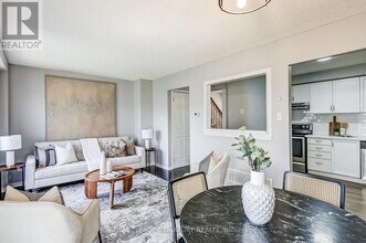 13 Hanning Ct in Bowmanville, ON - Building Photo - Building Photo