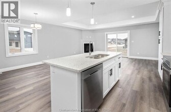 102 Kerr Ave in Chatham, ON - Building Photo - Building Photo