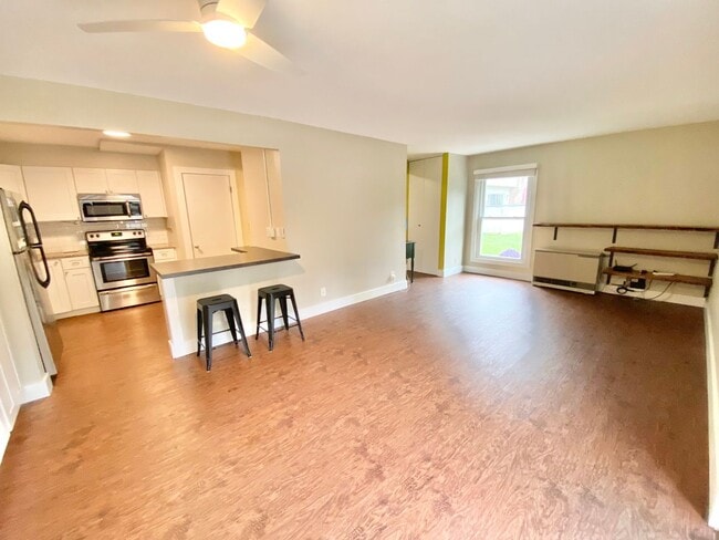 property at 180 Ledgewood Cir