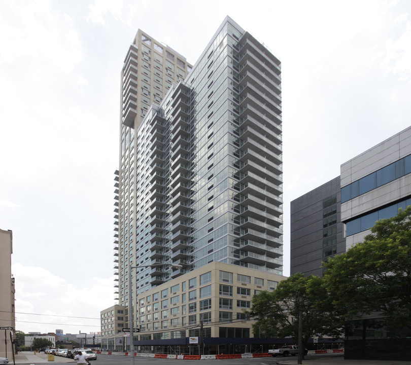 Linc LIC in Long Island City, NY - Building Photo