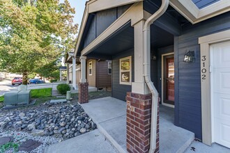 3102 NW 47th Dr in Camas, WA - Foto de edificio - Building Photo