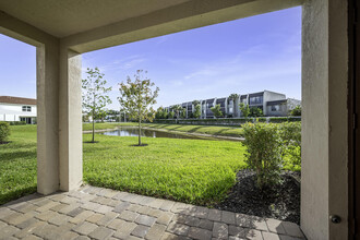 6782 Broadwater Ln in Greenacres, FL - Foto de edificio - Building Photo